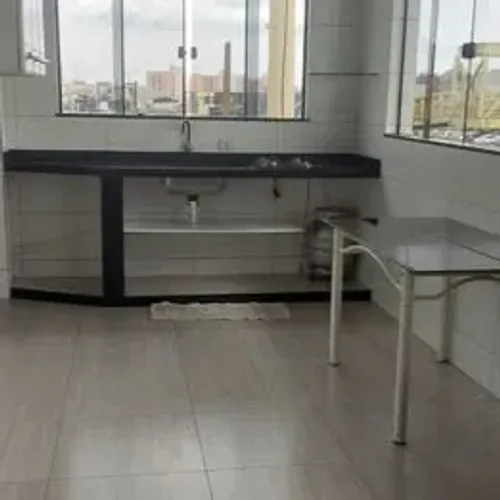Aluga-se um apartamento com dois quartos, sala conjugada, cozinha, pia em granito verde Ub
