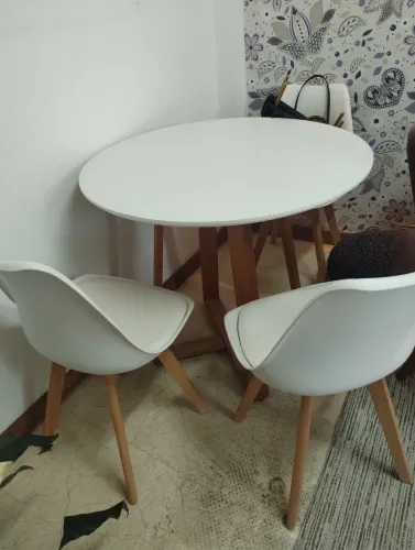 Mesa redonda com 4 cadeiras 