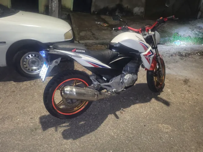 Cb 300 2015 abaixo
