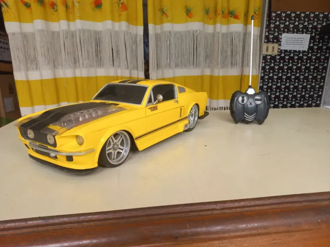 RC 1967 FORD MUSTANG MAISTO 