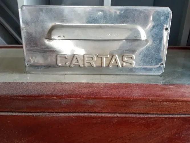 Caixa de correio de metal
