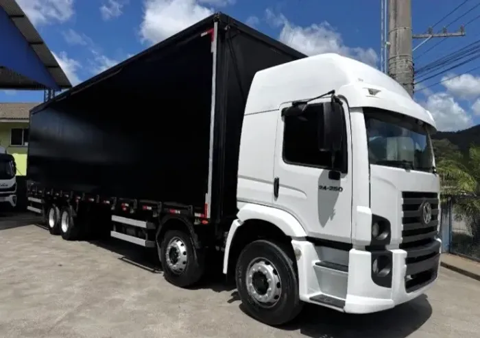 Vw 24-250 8x2 bitruck 2011 baú sider