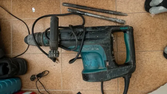 Martelete Makita 10kg SDS MAX HM 1203c + Acesórios