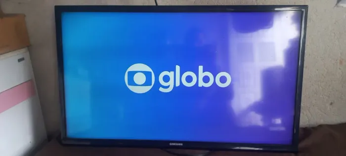 Vendo tv de 32 polegadas lcd  não e smart 