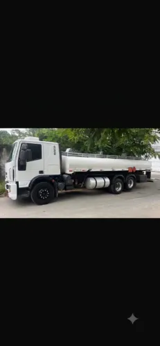 Caminhão tanque combustível