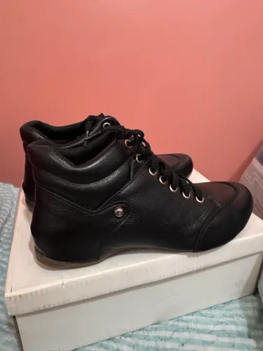 Bota couro preta 36