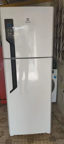 Vendo geladeira Electrolux semi nova
