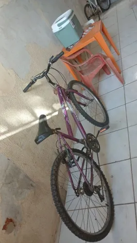 Vendo essa bicicleta aro 26 feminina com marcha