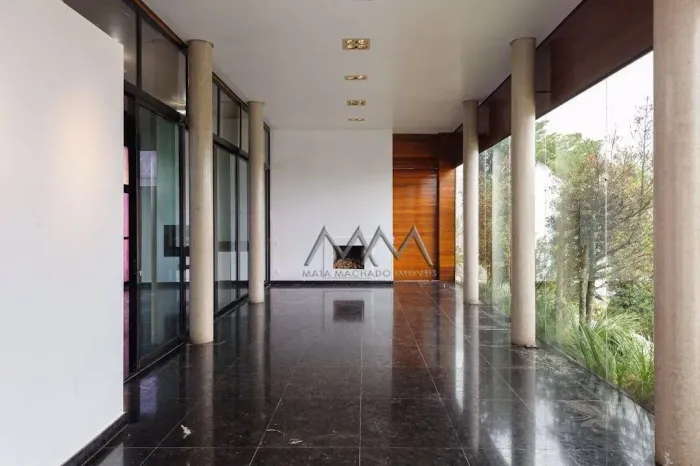Casa à Venda no Condomínio Vila Castela com 4 Suítes  480m²