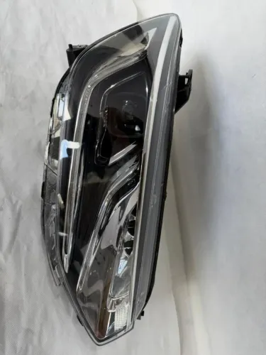 Farol Direito Checrovelt GM Tracker original 2020 até 2022