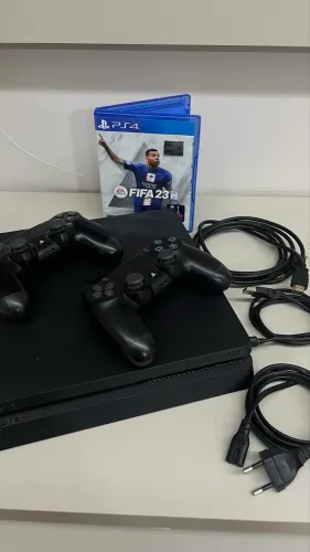 PlayStation 4 Slim 1TB + 2 Controles + FIFA 23