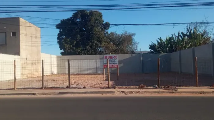 Aluga - se área próximo ao Hospital Regional de 720m² ou construímos conforme seu projeto.