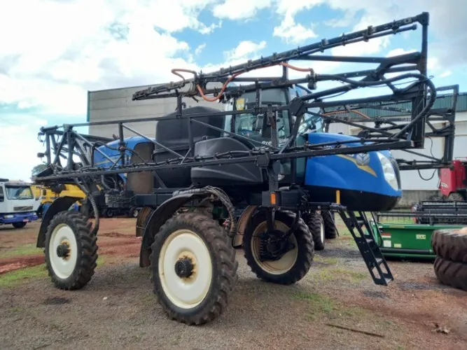 Pulverizador Marca New Holland - Modelo SP 2500 - 4×4 - Ano 2015