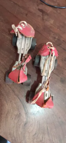Patins Antigo de Ferro Regulável Seiko Anos 70 com 4 Rodas