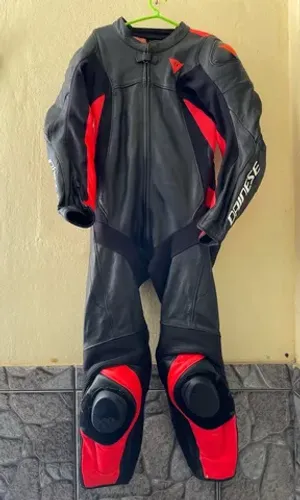 Macacão em couro Dainese