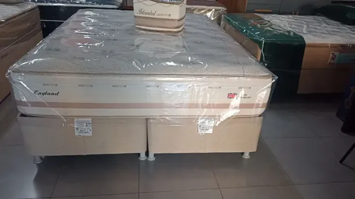 Cama Queen e colchão de mola  Herval