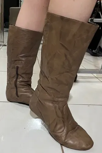 Bota de couro, cano alto Rafaela Camargo (n. 37)