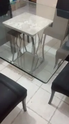 Mesa de jantar com 4 cadeiras
