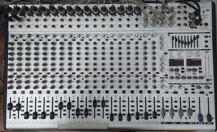 Mesa Bheringer semi nova