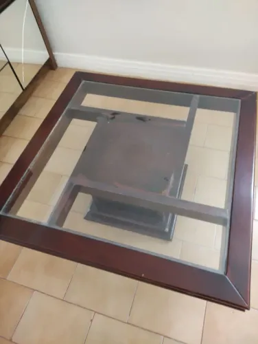 Mesa de Centro de Vidro com Base em Madeira