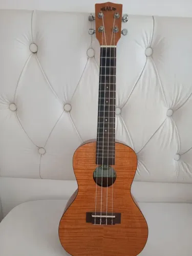 Ukulele Kala KA-CEM(Aceito Troca)