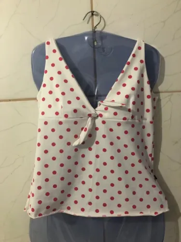 Blusa branca com bolinhas rosa (P)