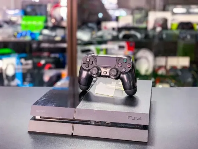 Playstation 4 Slim 500GB preto 02 Controles sem fio paralelos pretos 01 Jogo produto usado