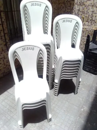 Cadeira plástica Jesus branca sem braço (Linha premium - 182kg)