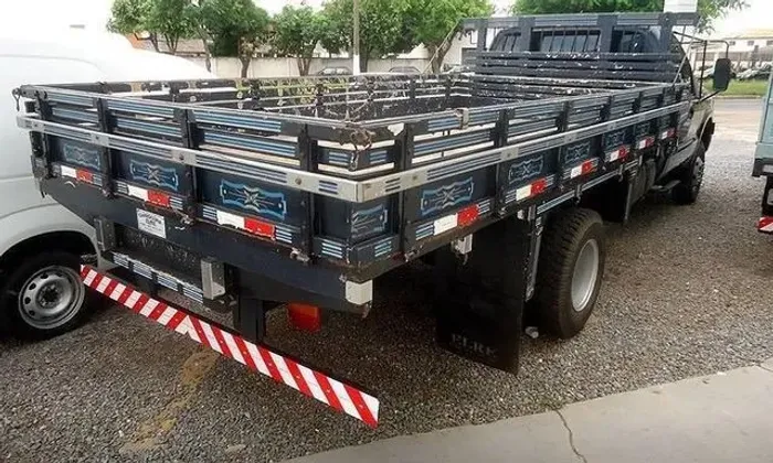 F4000 2017 4x4 2P Carroceria