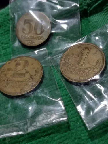 Moedas de 2, 1 e 0,50 de cruzeiro de 1945
