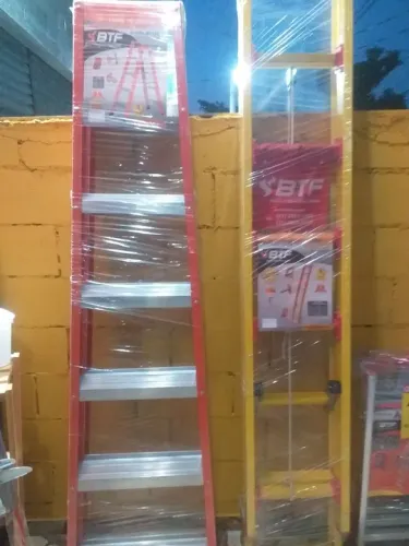 Escada de Fibra Duplo Acesso 7 Degraus