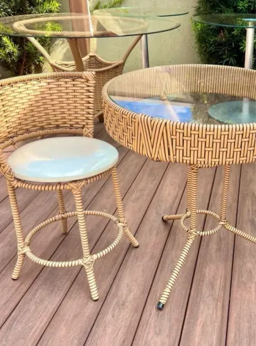 Mesa de chá 70 diâmetro ou bistrô 70 diâmetro Novo. Com 2 banquetas 980,00