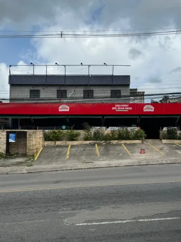 Aluga-se primeiro andar inteiro na Av belmino Correia, centro camaragibe , com 7 salas 
