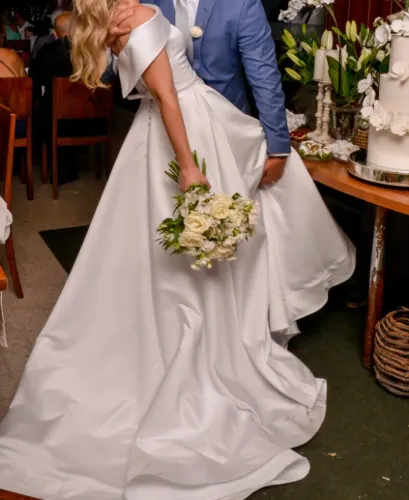 Vestido de noiva em cetim bucol