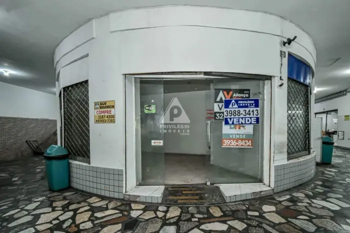 Loja em galeria no Flamengo quadra da praia