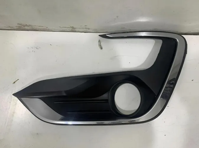 Moldura do farol de milha Ford Ka 2018 A 2022 lado esquerdo original 