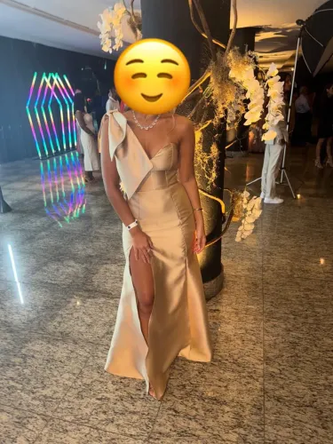 Vestido dourado festa