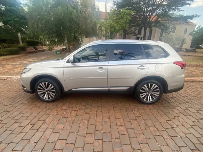 Mitsubishi Outlander HPE 2.0 16V 5P Aut. 2020