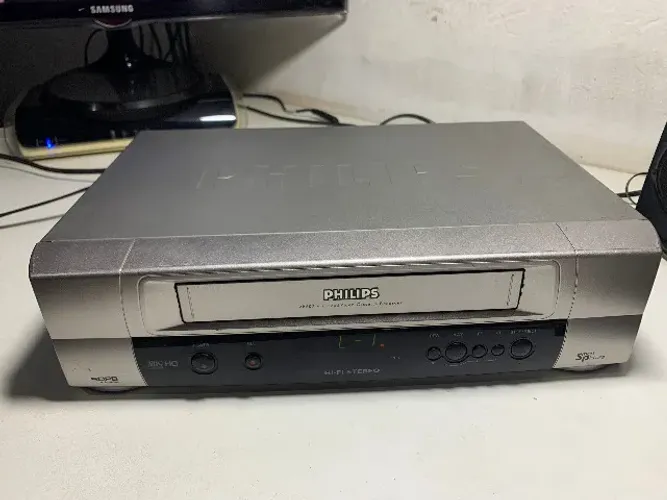 Vídeo cassete Philips VR607 Hi-Fi 6 Cabeças