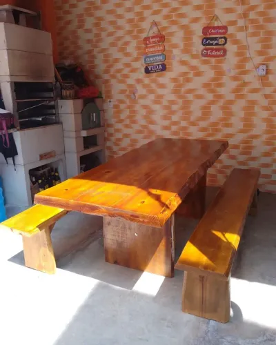 Mesa de madeira rústica para área gourmet