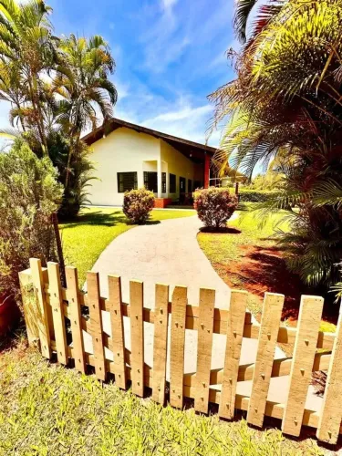 Linda chácara à venda, possui uma casa com 150m² com 2 dormitórios, na desejada Ilha do So