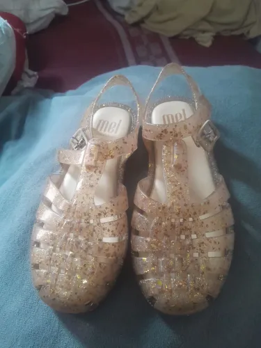 melissa com detalhes dourados n30 em perfeito estado