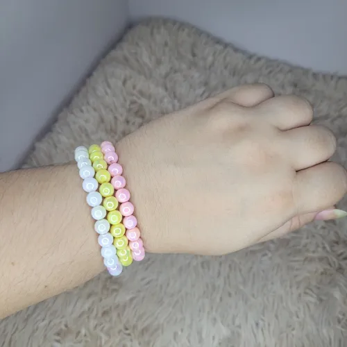 Kit 3 pulseiras de esferas peroladas branco, rosa e amarelo - feito 100% manual