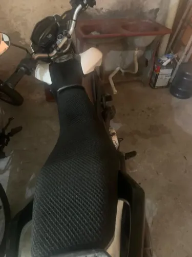 Onda Bros 160, bateria na garantia moura