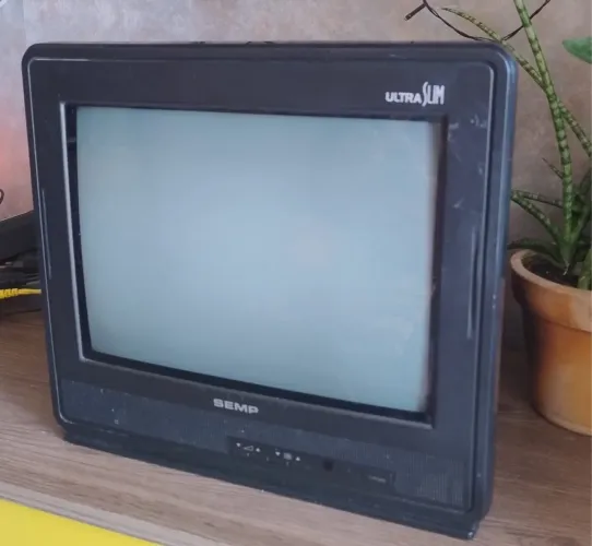 TV Semp Ultra Slim pra Jogos Retrô