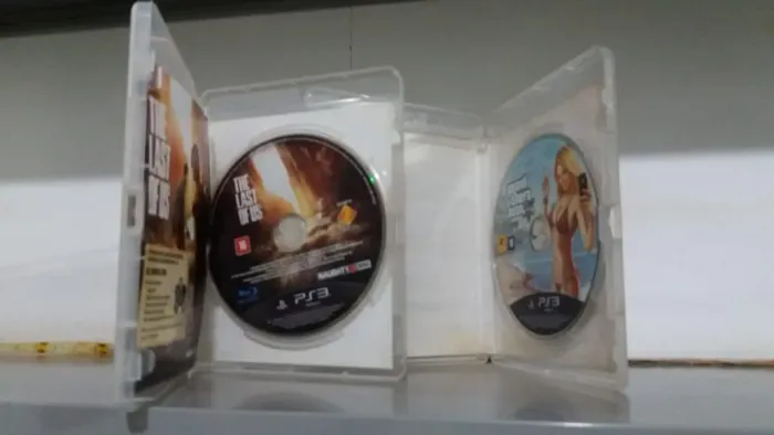 2 Jogos - the last os us e gta V para PS3