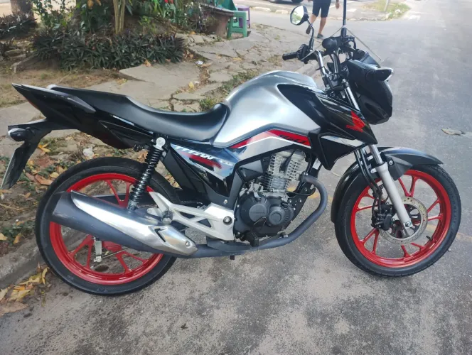 Honda titan 160 23/23 própria.