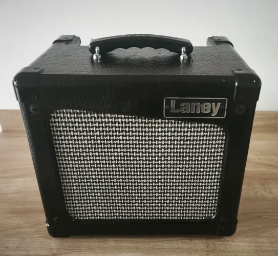 Amplificador valvulado Laney CUB8 5 Watts Celestion Super 8" de 220V