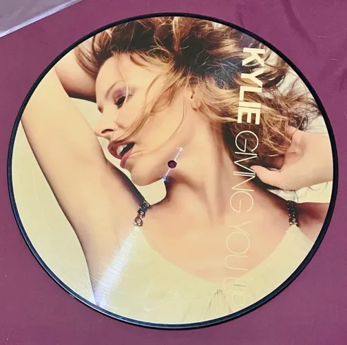 Kylie Minogue - Giving You Up