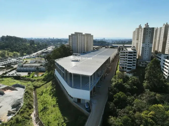 Galpão Comercial para Locação em Itaquera, São Paulo-SP: 1 Sala, 6 Banheiros, 12 Vagas, 13